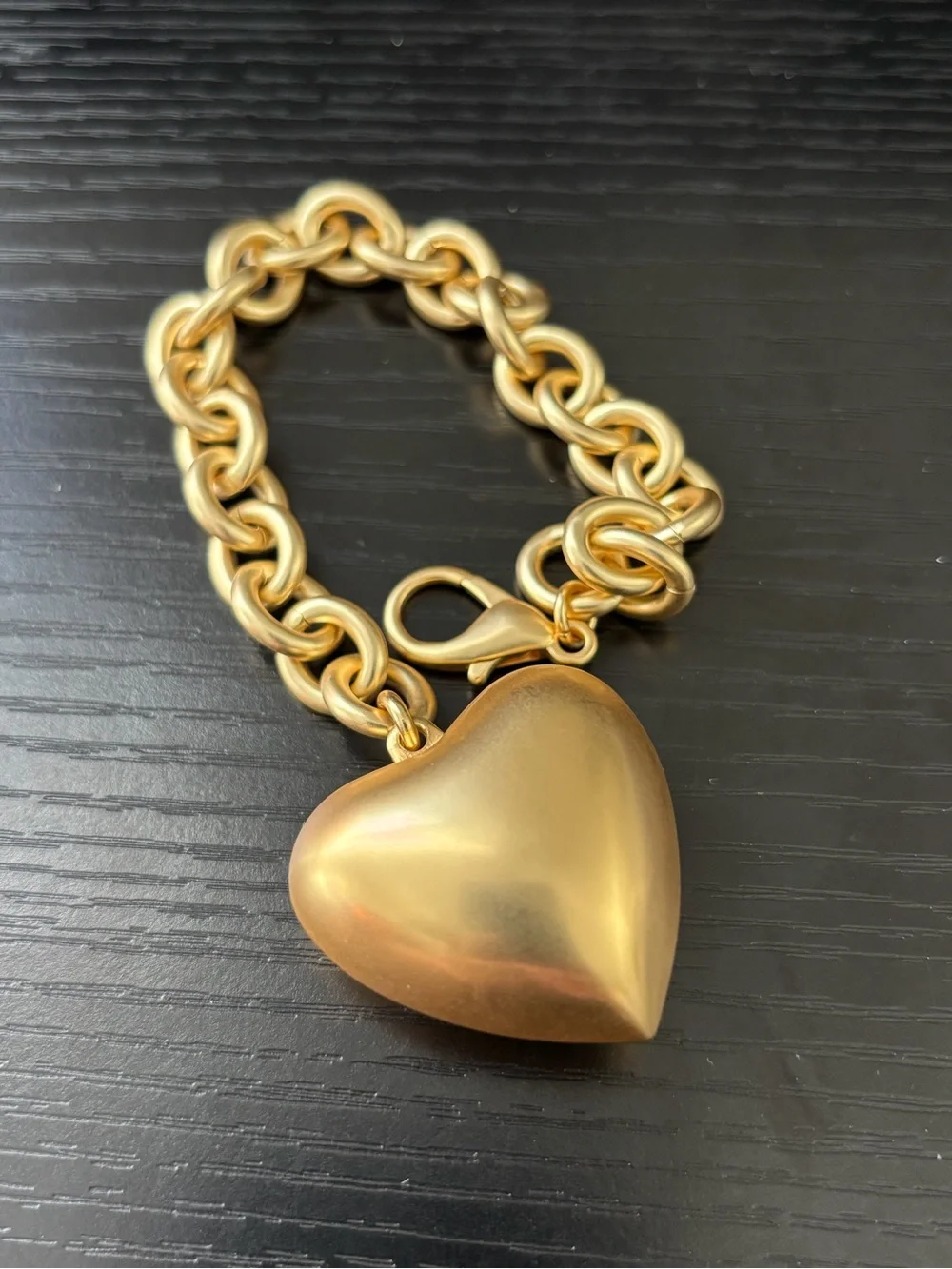 NWOT Roxanne Assoulin Gold Puffy Heart Charm Bracelet